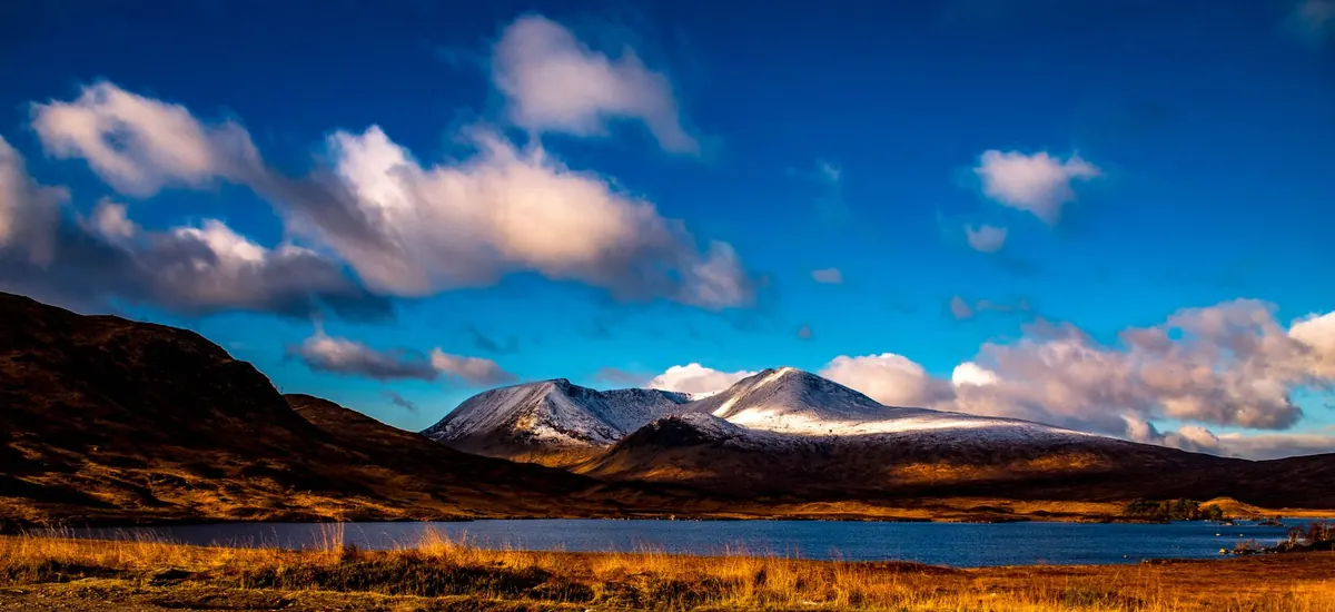A Seasonal Guide to Visiting the Scottish Highlands Without the Midges